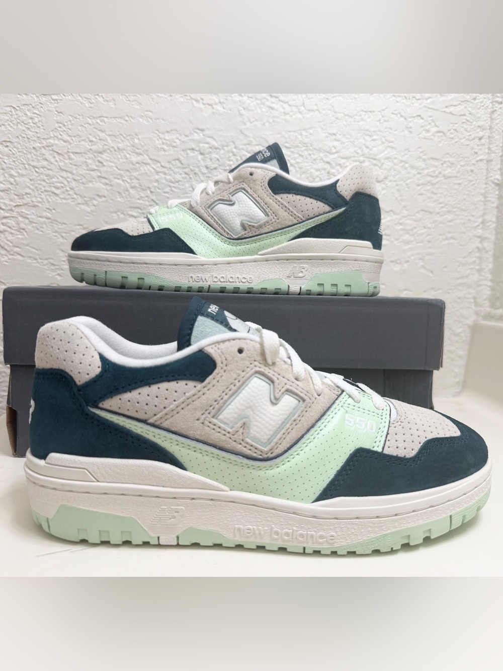 New Balance 550 Men’s 8 Women’s 9.5